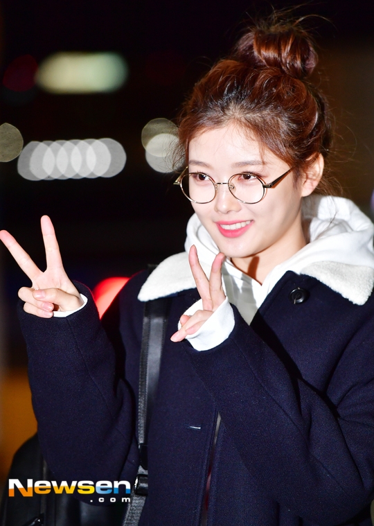 Kim Yoo Jung vẫn gây sốt bởi vẻ ngoài xinh xắn, đáng yêu hết nấc