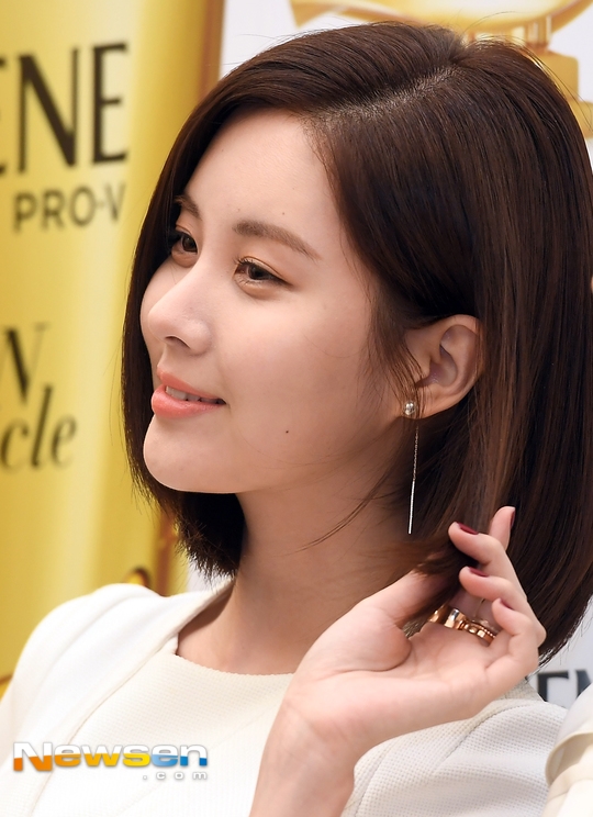 Seo Hyun (SNSD) hội ngộ thành viên Yuri tại sự kiện mới