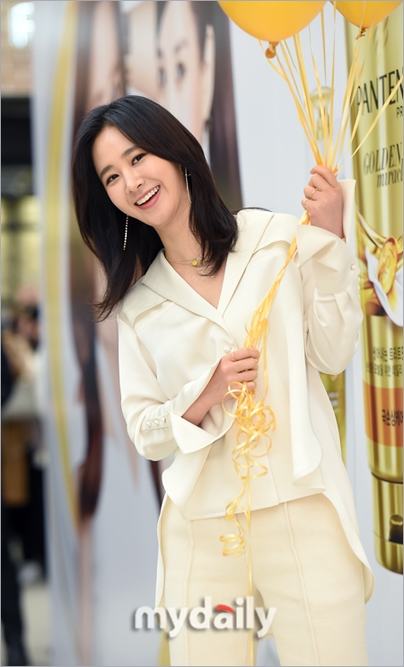 Seo Hyun (SNSD) hội ngộ thành viên Yuri tại sự kiện mới