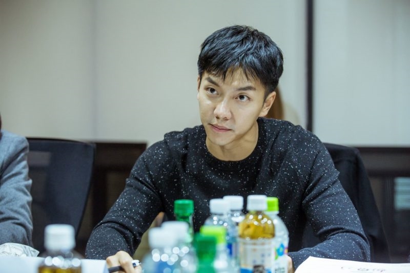 Lee Seung Gi tươi như hoa trong buổi đọc kịch bản đầu tiên