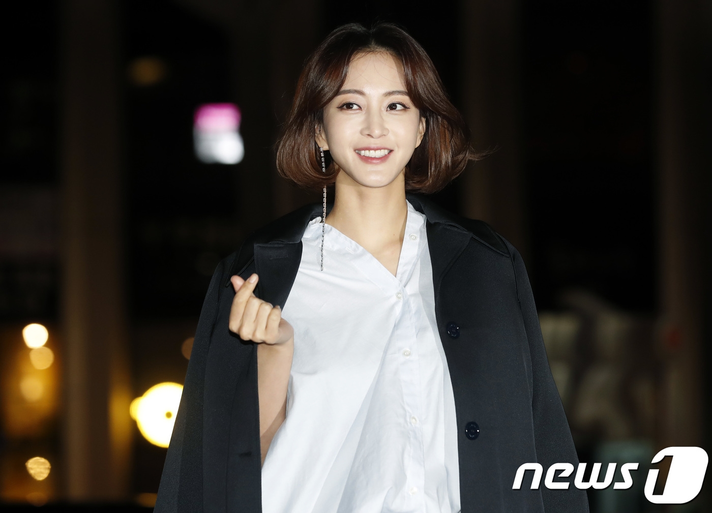 Han Ye Seul nhận 'mưa' lời khen vì quá xinh đẹp trong tiệc mừng công