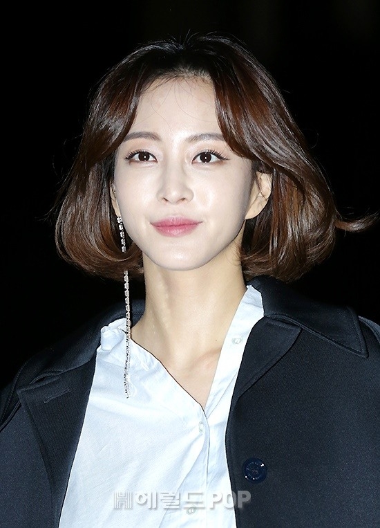 Han Ye Seul nhận 'mưa' lời khen vì quá xinh đẹp trong tiệc mừng công
