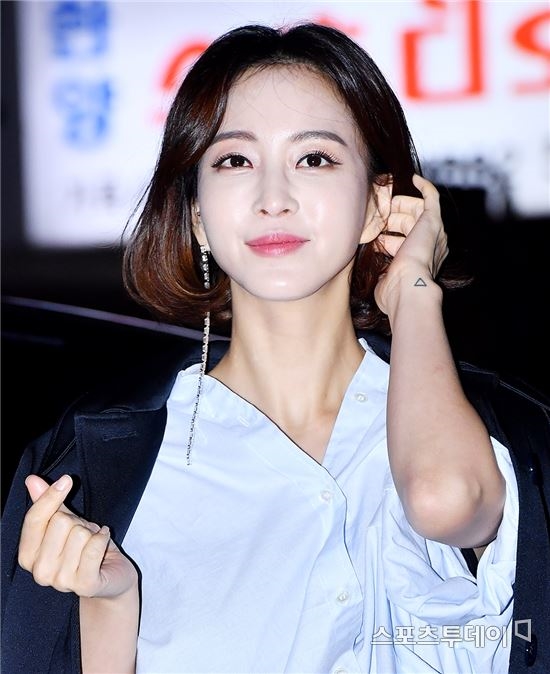 Han Ye Seul nhận 'mưa' lời khen vì quá xinh đẹp trong tiệc mừng công