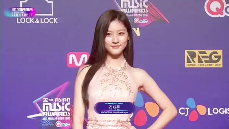 Kim Sae Ron xinh như nữ thần trên thảm đỏ MAMA 2017 Hong Kong