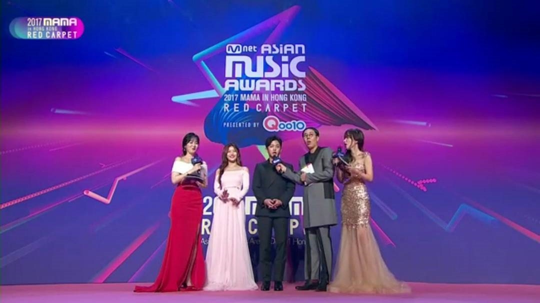 Kim Yoo Jung xinh xắn, duyên dáng trên thảm đỏ MAMA 2017