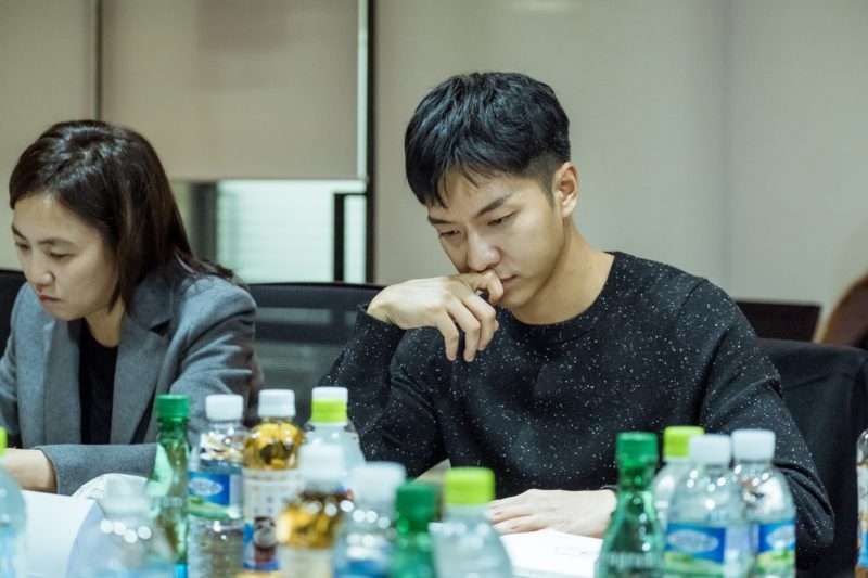 Lee Seung Gi tươi như hoa trong buổi đọc kịch bản đầu tiên
