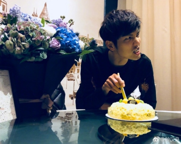 Chung Hán Lương lại gây bão vì tài đánh bài thời gian dù đã 43 tuổi