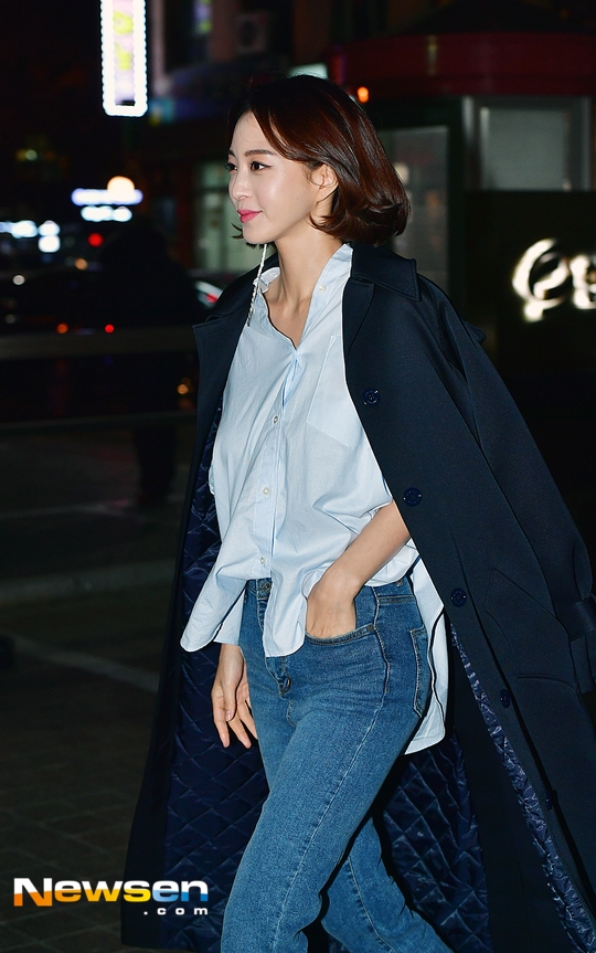 Han Ye Seul nhận 'mưa' lời khen vì quá xinh đẹp trong tiệc mừng công