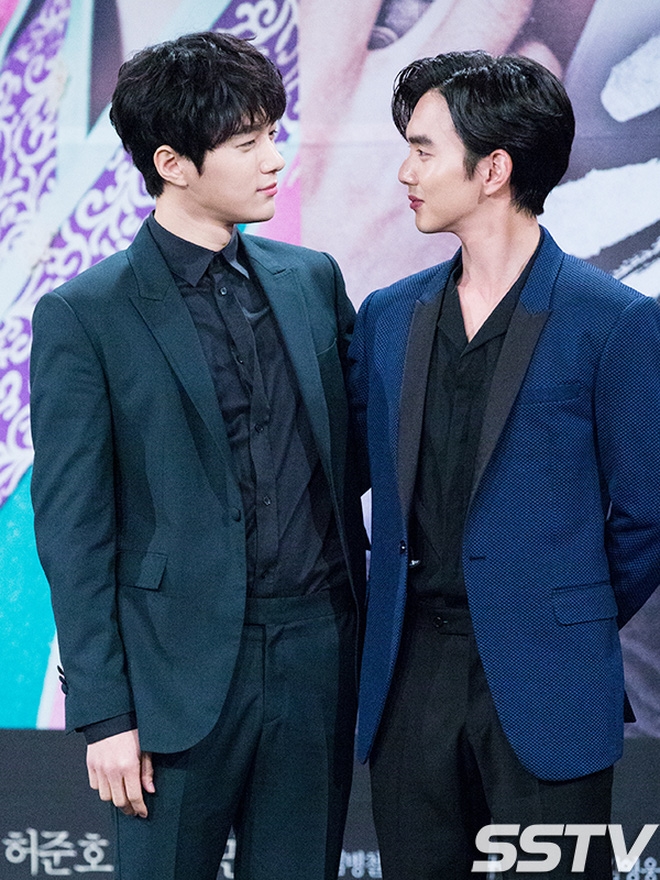 Khi idol chụp ảnh cùng diễn viên