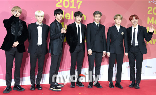 Thảm đỏ Melon Music Awards tuyên bố MAMA cũng thường thôi