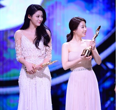 Khi idol chụp ảnh cùng diễn viên