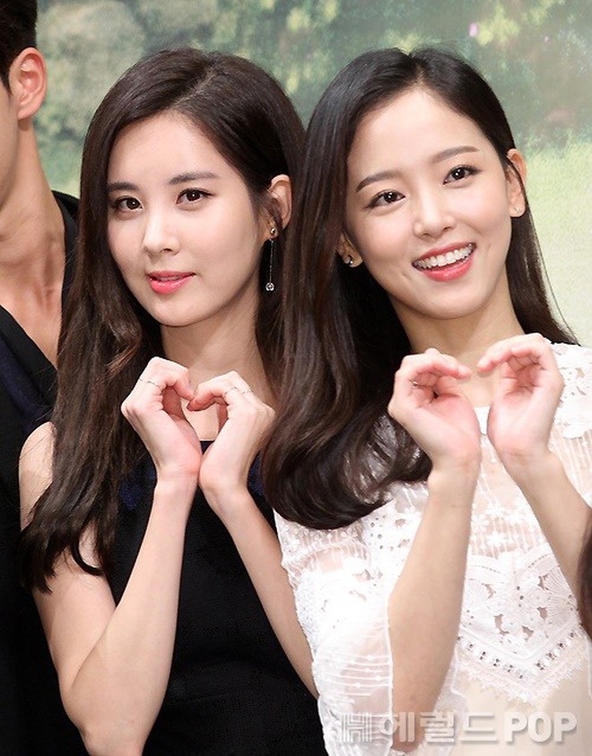 Khi idol chụp ảnh cùng diễn viên