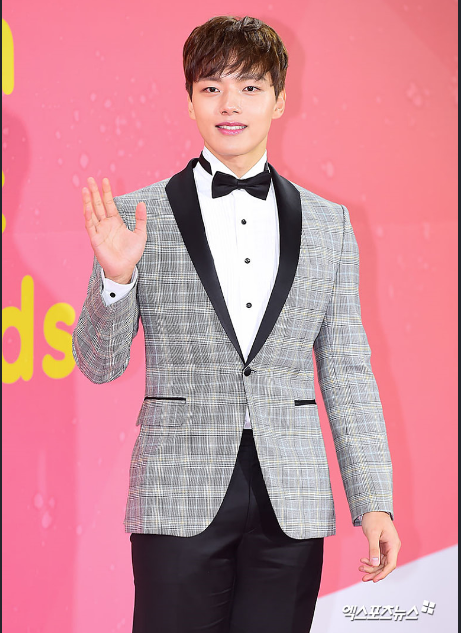 Thảm đỏ Melon Music Awards tuyên bố MAMA cũng thường thôi