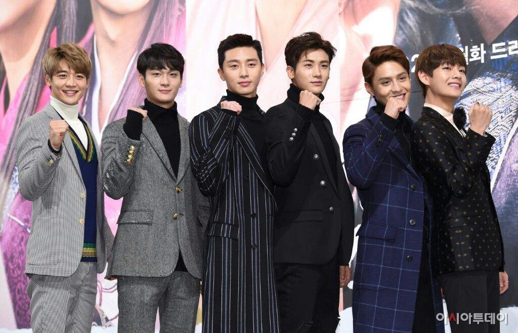 Khi idol chụp ảnh cùng diễn viên