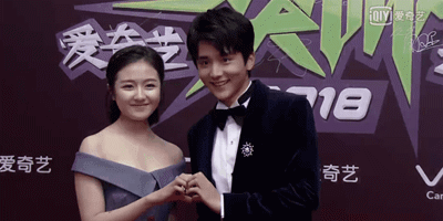 Đêm hội IQIYI: Dương Mịch lộng lẫy, Triệu Lệ Dĩnh đến muộn cả nửa CT
