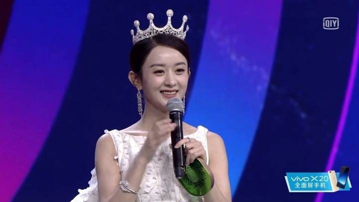 Đêm hội IQIYI: Dương Mịch lộng lẫy, Triệu Lệ Dĩnh đến muộn cả nửa CT