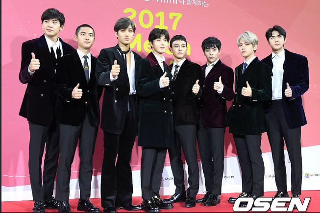 Thảm đỏ Melon Music Awards tuyên bố MAMA cũng thường thôi