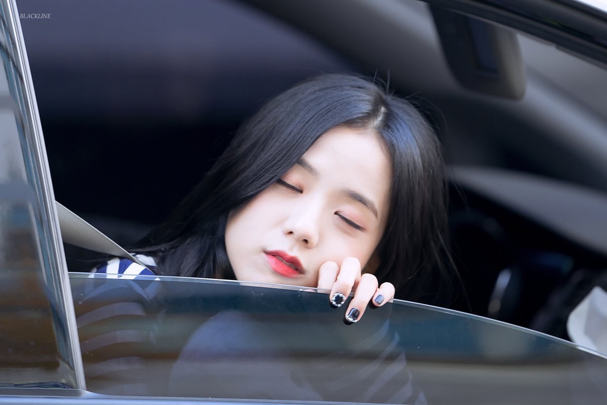 Mỹ nhân Kpop đã đẹp thì nhắm mắt cũng đẹp
