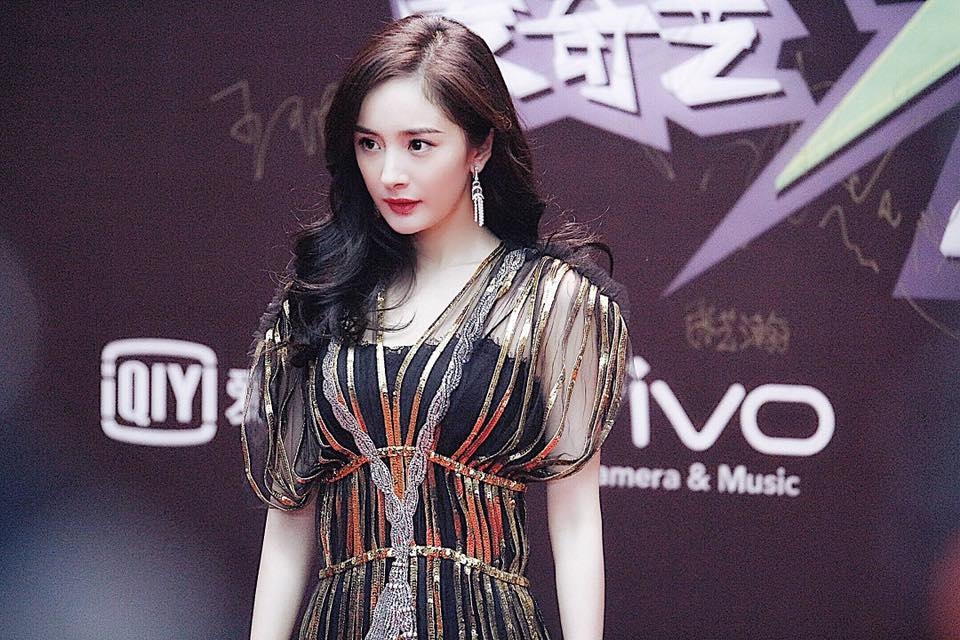 Fan 'rần rần' khi mẹ đẹp con xinh nhà 'Bạch Thiển' tái ngộ