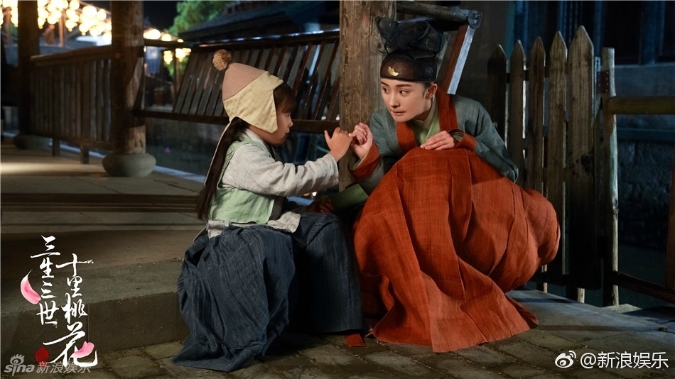 Fan 'rần rần' khi mẹ đẹp con xinh nhà 'Bạch Thiển' tái ngộ