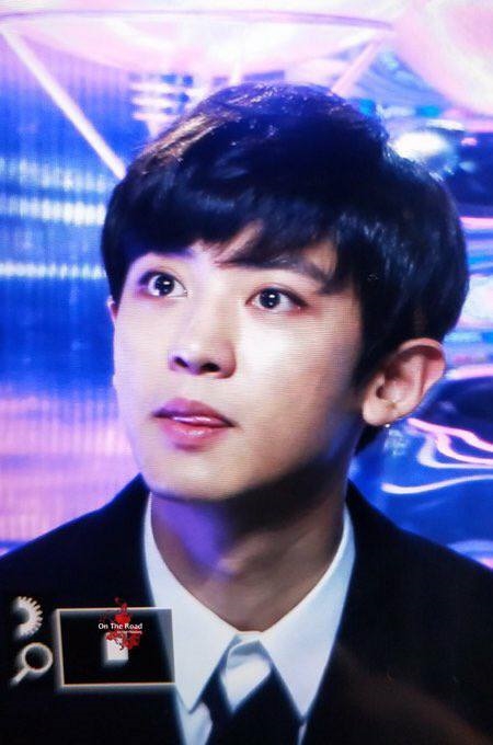 Dù đã kết thúc nhưng Netizen vẫn ném đá việc EXO nhận Nghệ sĩ của năm