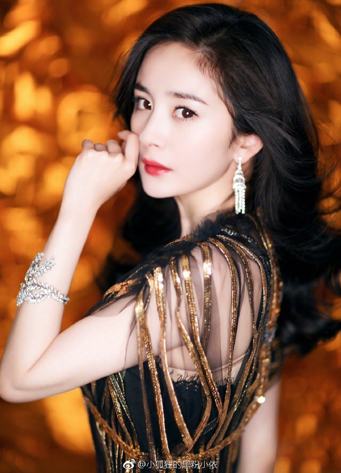 Fan 'rần rần' khi mẹ đẹp con xinh nhà 'Bạch Thiển' tái ngộ