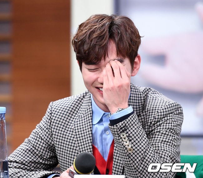 Lần đầu đóng phim hài tình cảm Yoo Seung Ho lập tức than khó