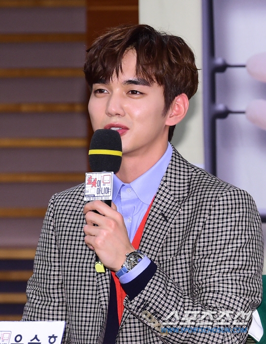 Lần đầu đóng phim hài tình cảm Yoo Seung Ho lập tức than khó