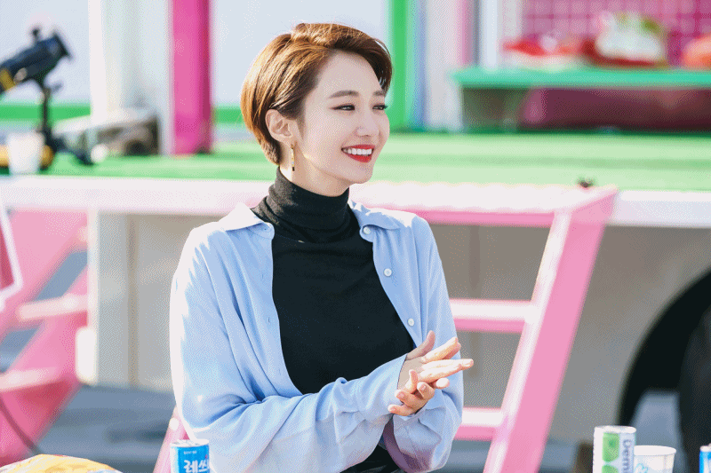 Loạt ảnh mới của Go Jun Hee trên phim trường phim truyền hình