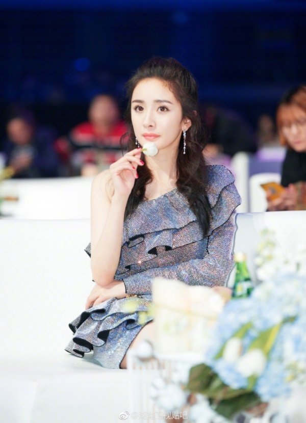 Dương Mịch là tiêu điểm vì hóa thân thành 'bà tám' tinh quái