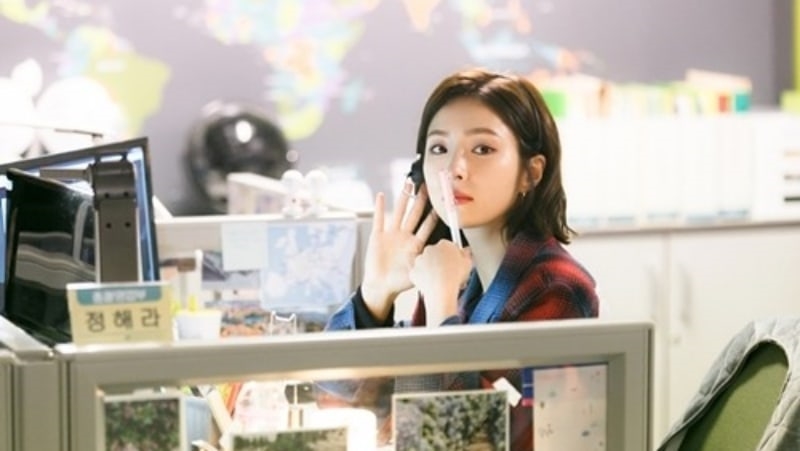 Nình ảnh hậu trường mới của 'nữ hoàng mặt đơ' Shin Se Kyung gây chú ý