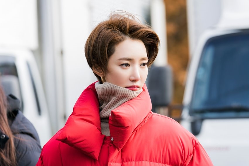Loạt ảnh mới của Go Jun Hee trên phim trường phim truyền hình