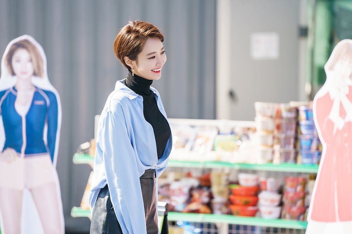 Loạt ảnh mới của Go Jun Hee trên phim trường phim truyền hình