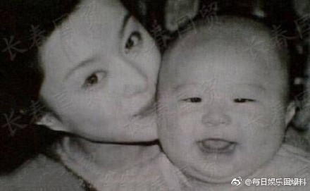 Em trai Phạm Băng Băng vừa lộ diện đã gây bão vì quá điển trai