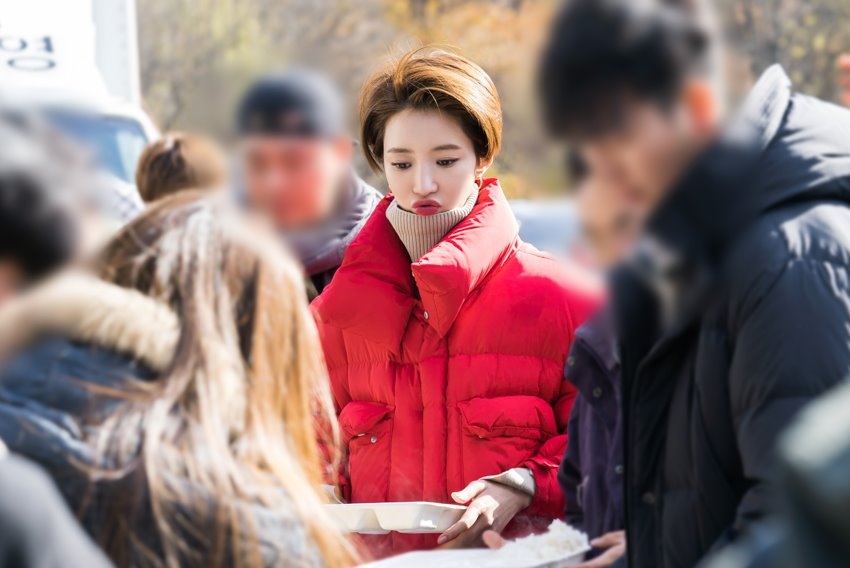 Loạt ảnh mới của Go Jun Hee trên phim trường phim truyền hình