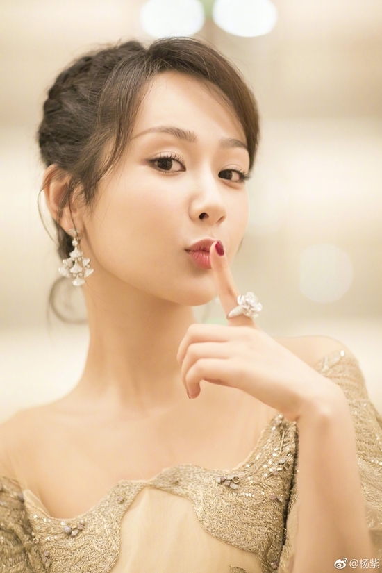 Nỗi khổ cực của sao nhí Hoa ngữ phía sau ánh hào quang