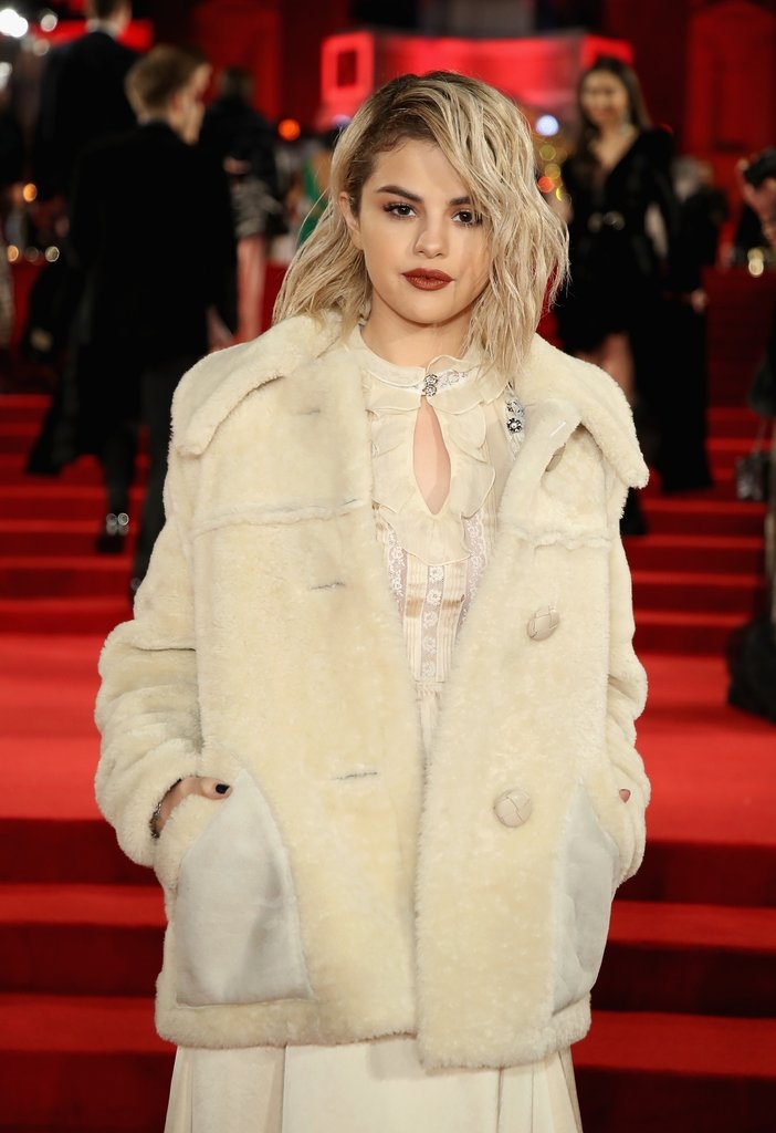 Selena ăn mặc diêm dúa, sến súa ở British Fashion Awards 2017