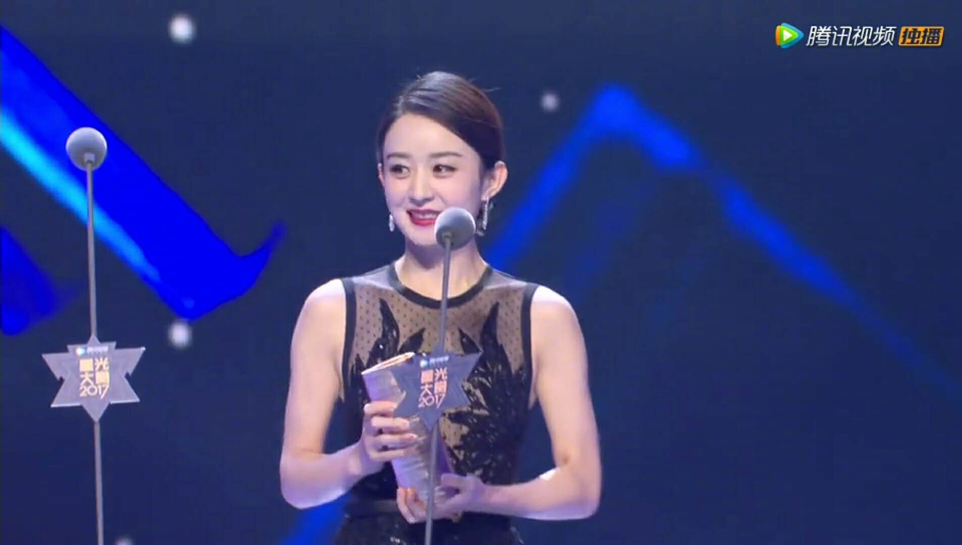 Triệu Lệ Dĩnh tiếp tục gây bão trong tháng cuối năm 2017