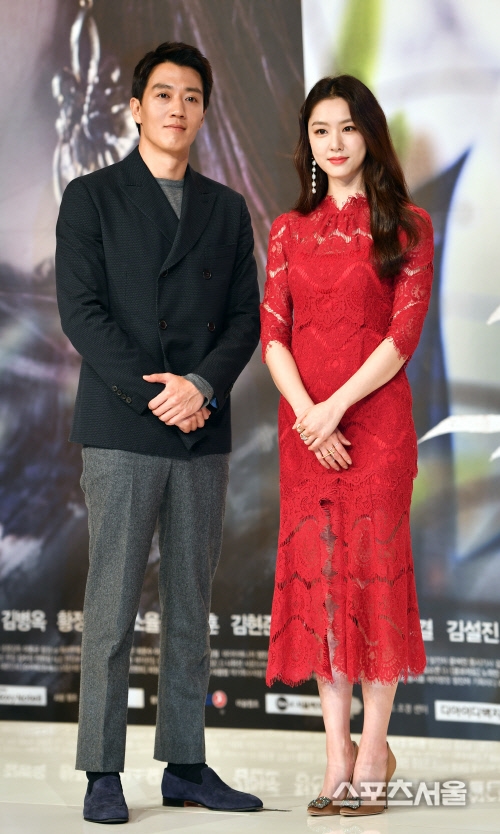 Shin Se Kyung xinh đẹp, dịu dàng trong họp báo 'Black Knight'