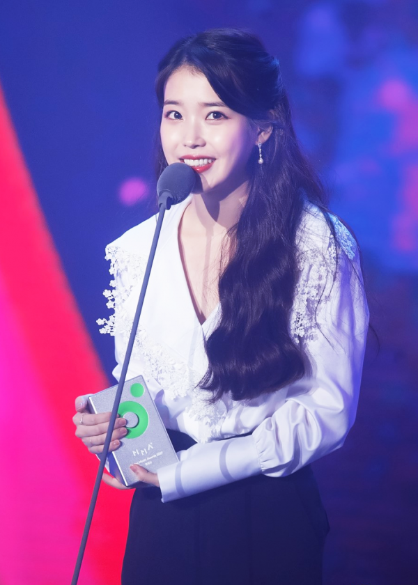 MMA là buổi họp fan trá hình của idol thích IU
