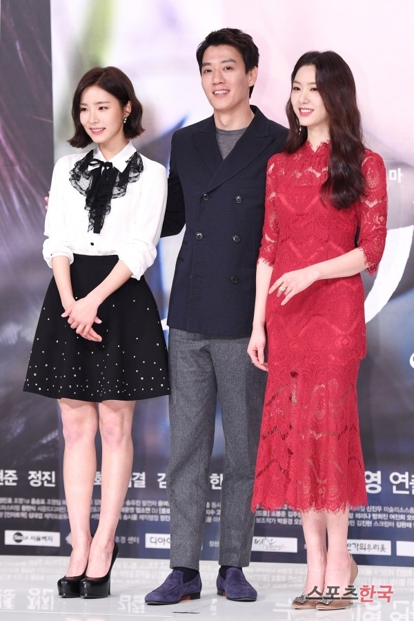 Shin Se Kyung xinh đẹp, dịu dàng trong họp báo 'Black Knight'