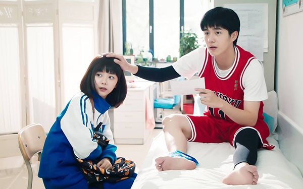 Những diễn viên Hoa ngữ “dở khóc dở cười” vì ngoại hình trẻ con!