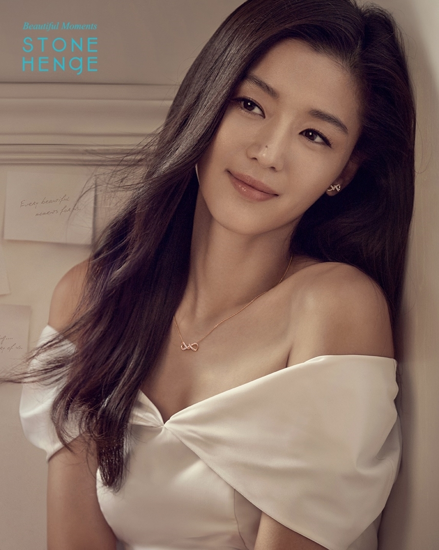 Jun Ji Hyun được chồng soái ca hộ tống đi mua sắm chờ ngày sinh