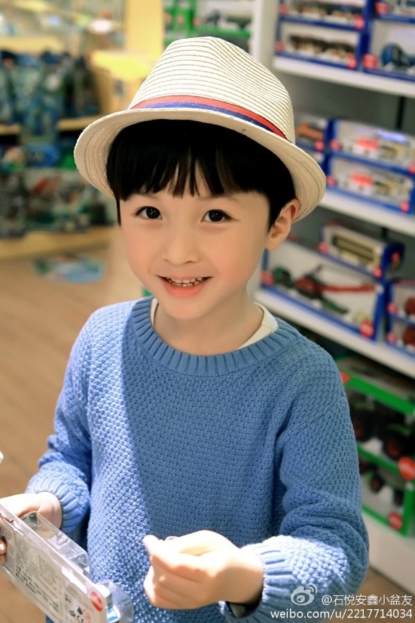 Nỗi khổ cực của sao nhí Hoa ngữ phía sau ánh hào quang