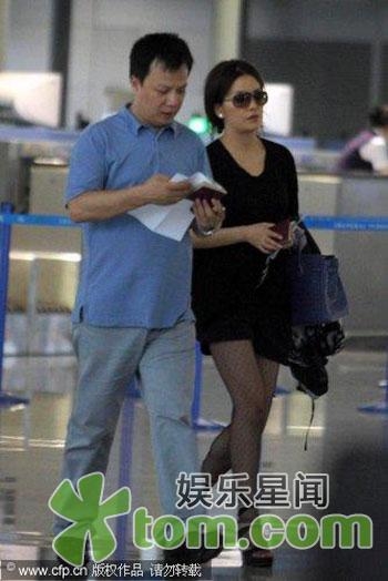 Người đàn bà giúp Triệu Vy năm quyền Cbiz