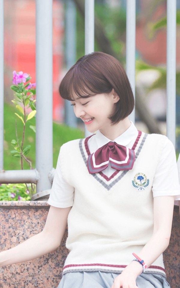 Những diễn viên Hoa ngữ “dở khóc dở cười” vì ngoại hình trẻ con!