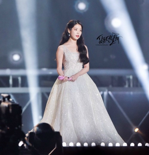 MMA là buổi họp fan trá hình của idol thích IU