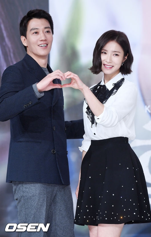 Shin Se Kyung xinh đẹp, dịu dàng trong họp báo 'Black Knight'