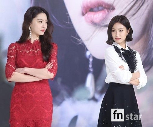 Shin Se Kyung xinh đẹp, dịu dàng trong họp báo 'Black Knight'