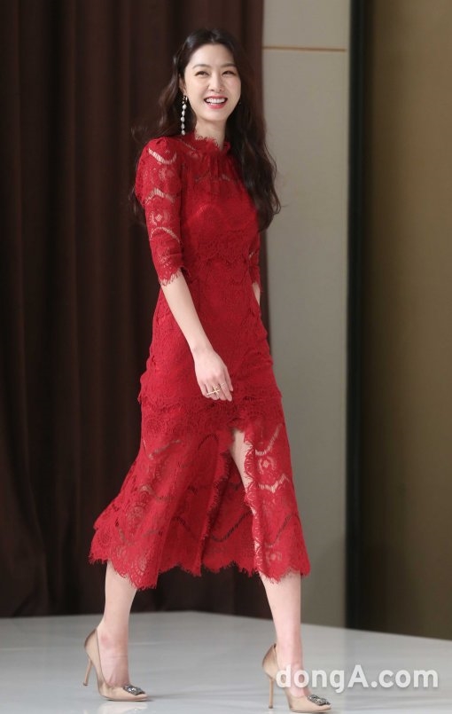 Shin Se Kyung xinh đẹp, dịu dàng trong họp báo 'Black Knight'